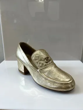 CHANEL CC METALLIC GOLD TEXTURED LEATHER STACKED HEEL LOAFERS