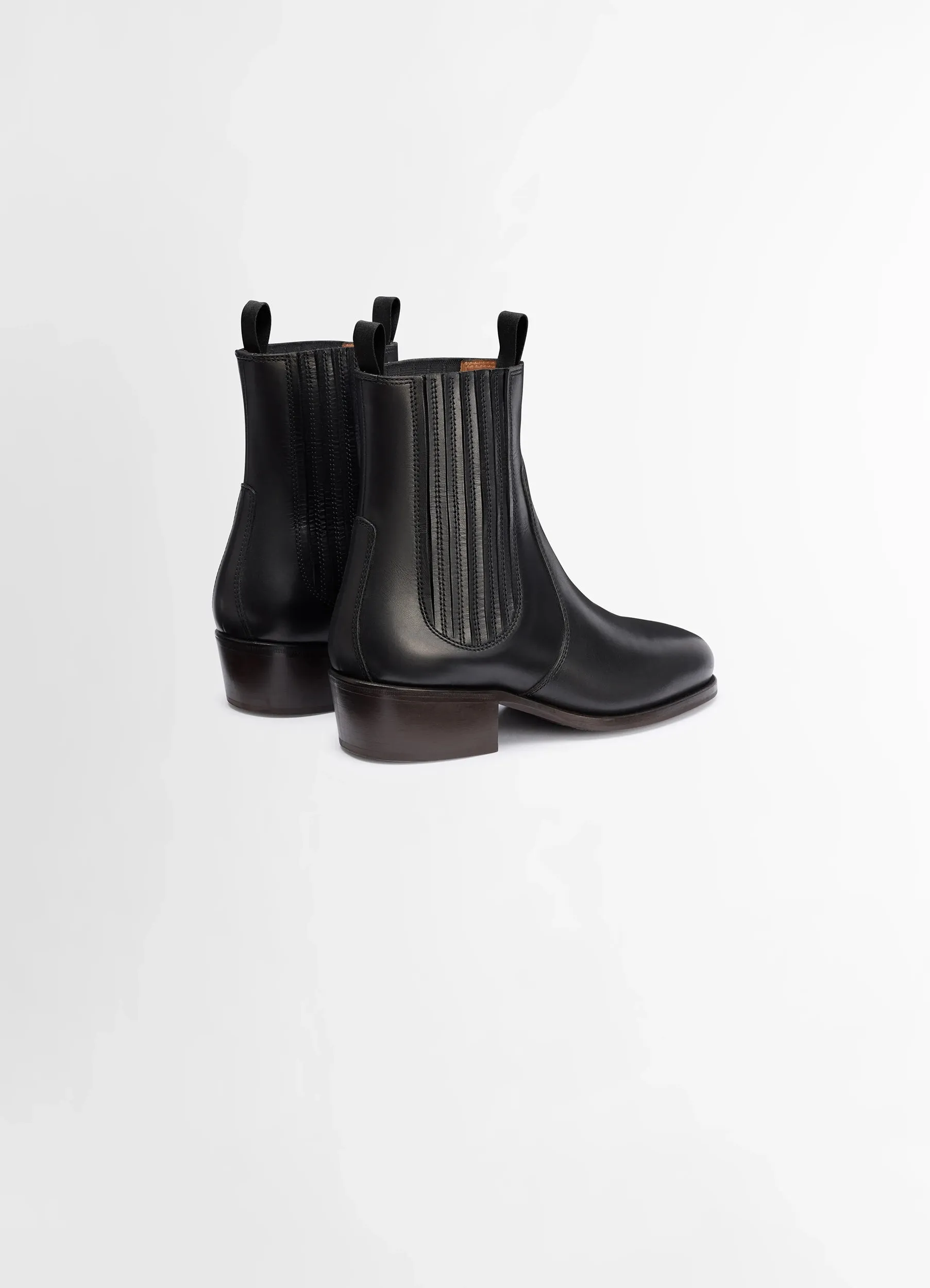 CHELSEA BOOTS