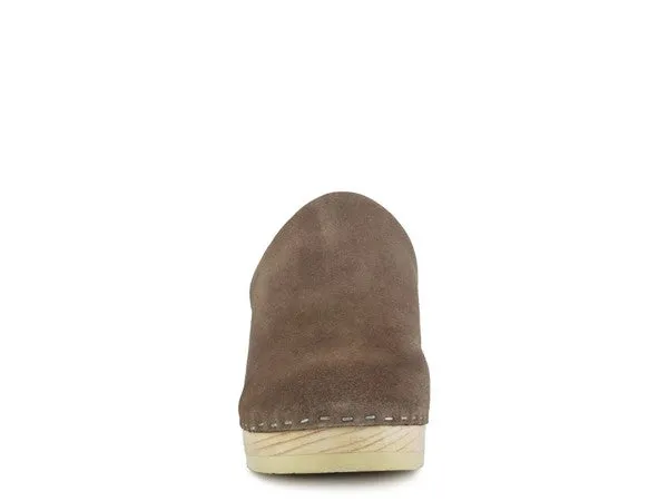 EM TAUPE SUEDE CLOGS