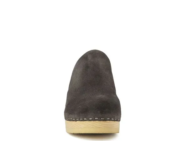 EM TAUPE SUEDE CLOGS