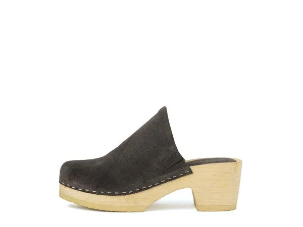 EM TAUPE SUEDE CLOGS