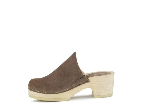 EM TAUPE SUEDE CLOGS