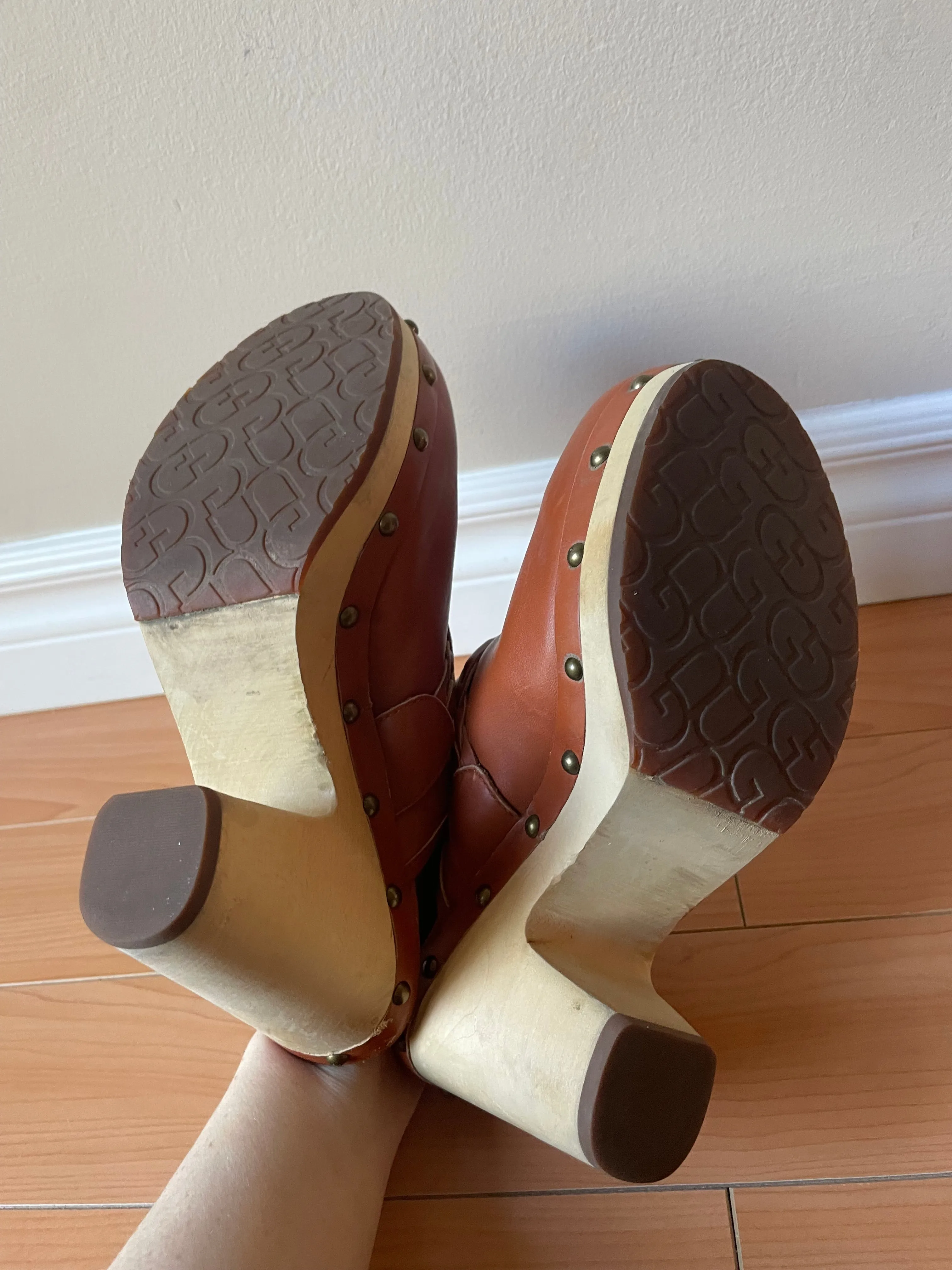 Ugg Kaylee Caramel Leather Platform Clogs - Size 8